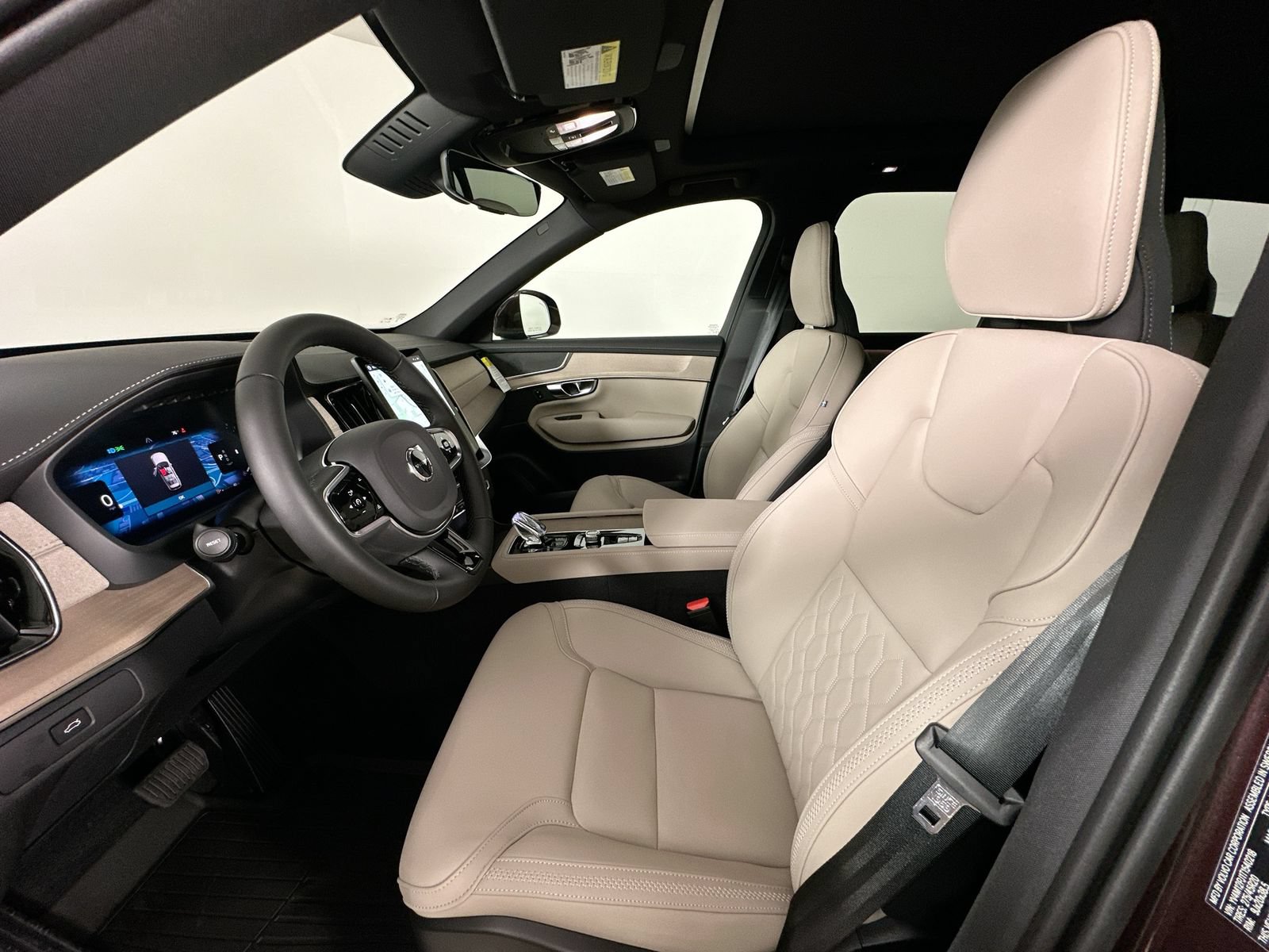 New 2026 Volvo XC90 B5 Core w/ Protection Package Premier AWD/4WD image 32