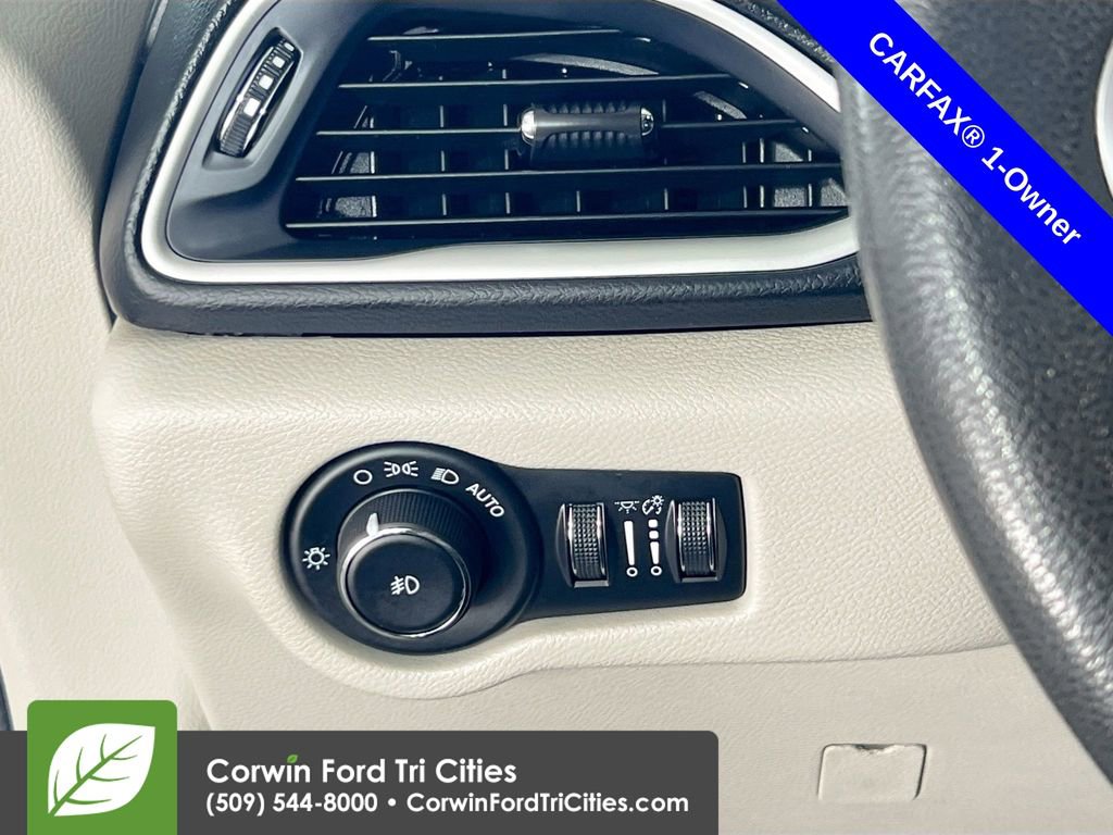 Used 2018 Chrysler Pacifica Touring Plus w/ Tire & Wheel Group image 20