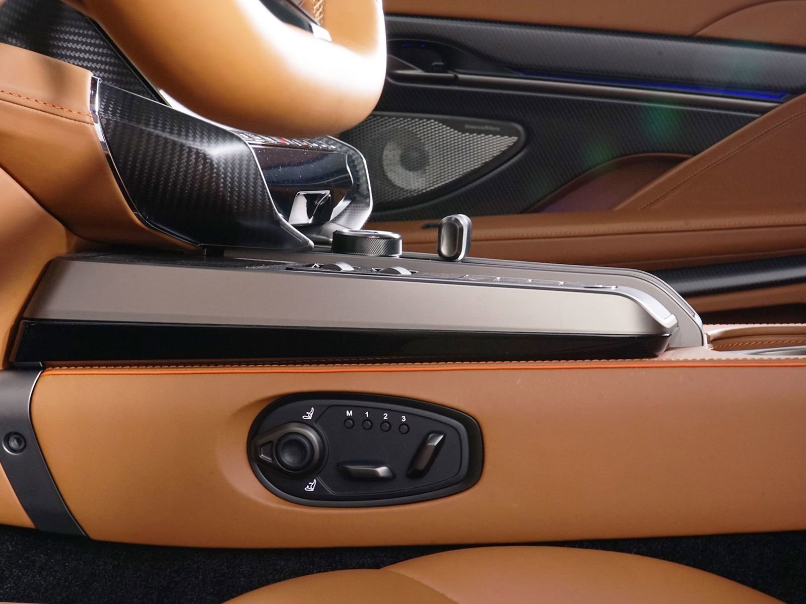 Used 2025 Aston Martin Vanquish RWD image 10