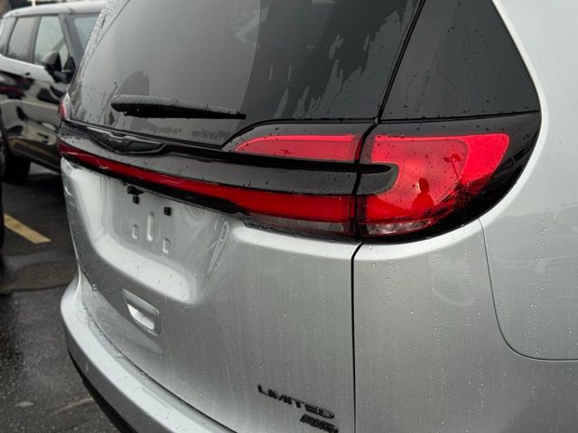 New 2026 Chrysler Pacifica Limited w/ S Appearance Package AWD/4WD image 6