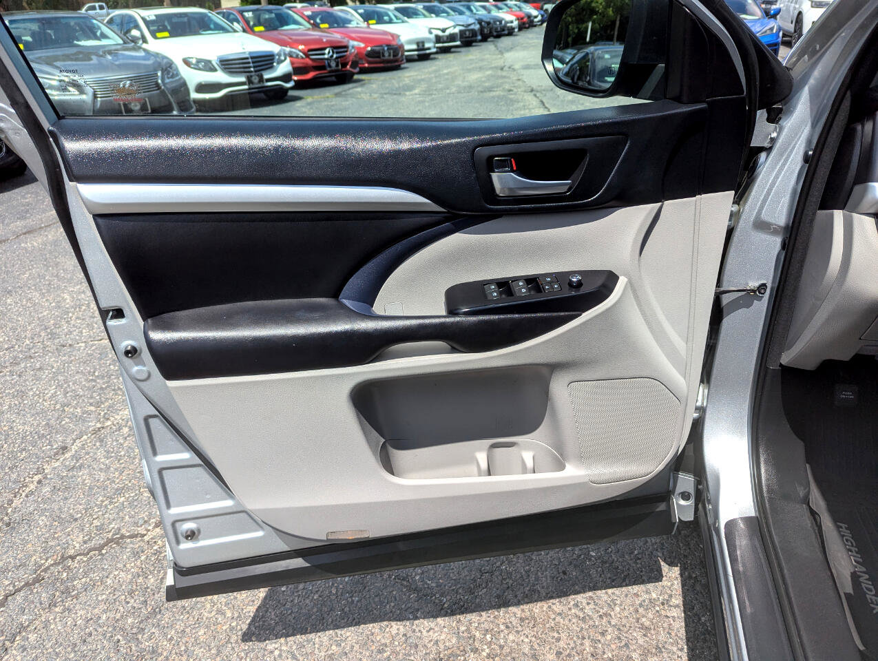 Used 2018 Toyota Highlander XLE image 11