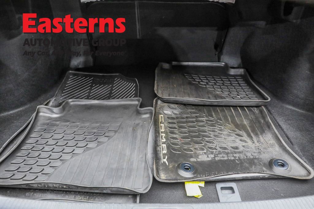 Used 2019 Toyota Camry XLE image 9