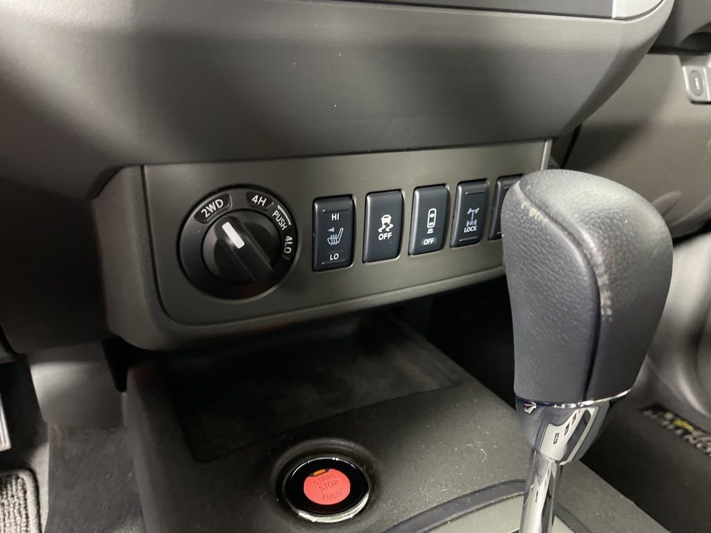 Used 2020 Nissan Frontier PRO-4X image 28