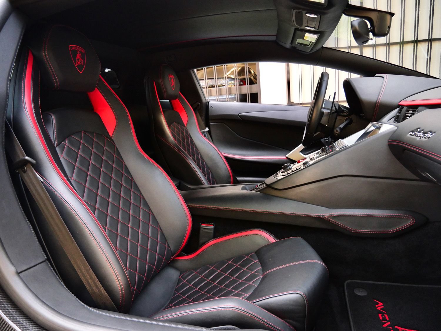 Used 2018 Lamborghini Aventador S AWD/4WD image 8