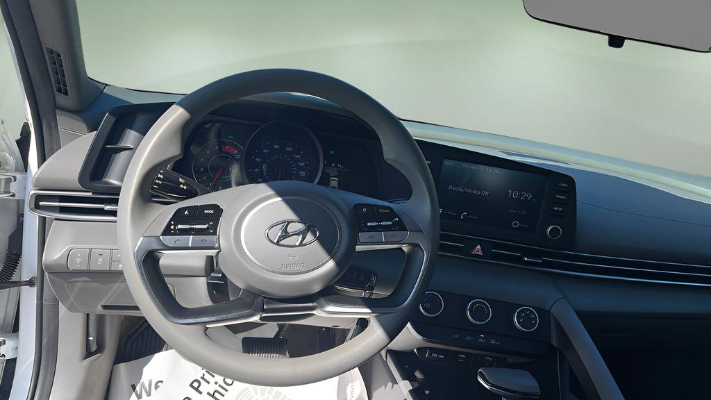 Used 2022 Hyundai Elantra SE w/ Preferred Accessory Package FWD image 14