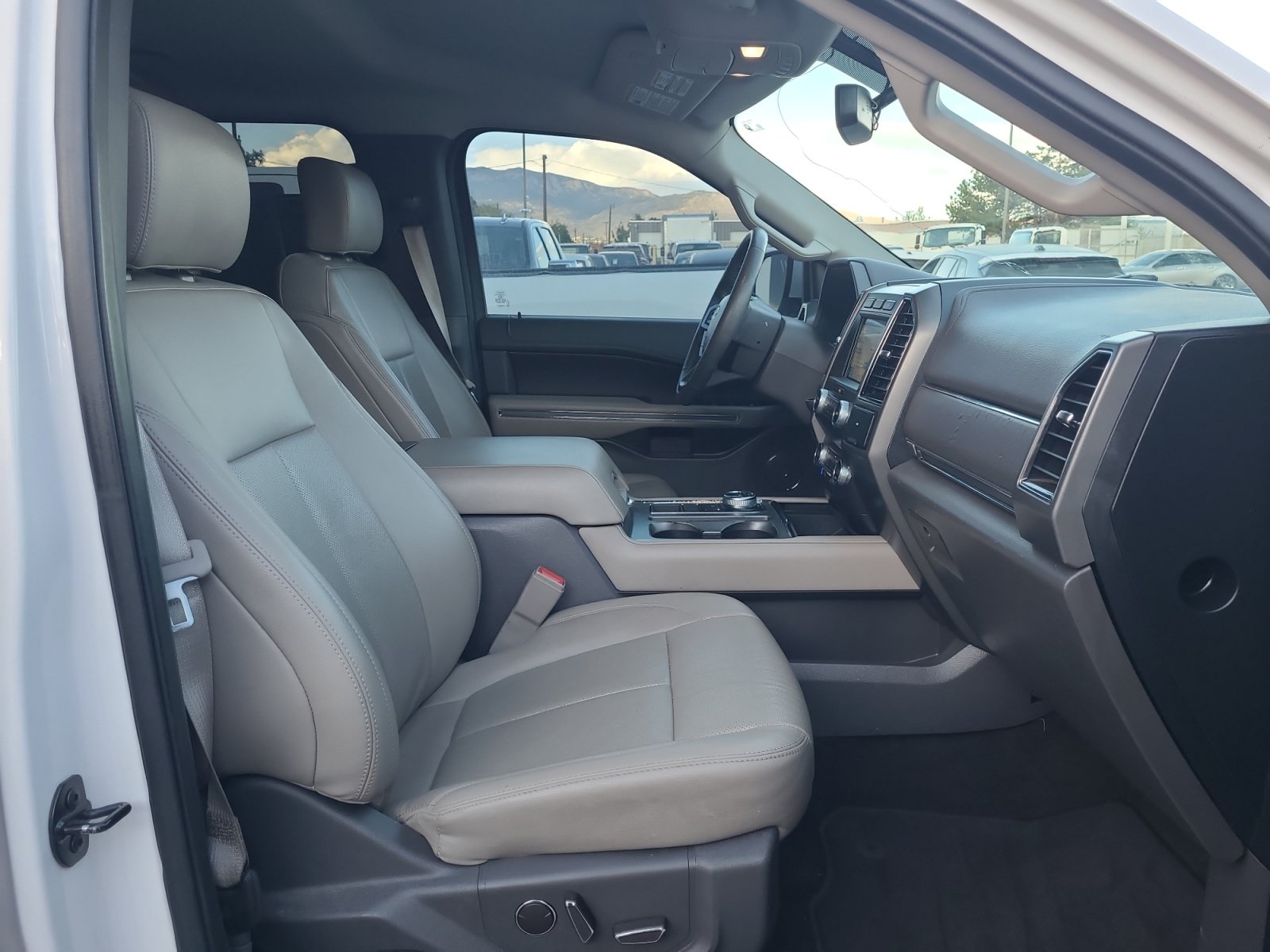 Used 2019 Ford Expedition XLT w/ Equipment Group 202A RWD image 29