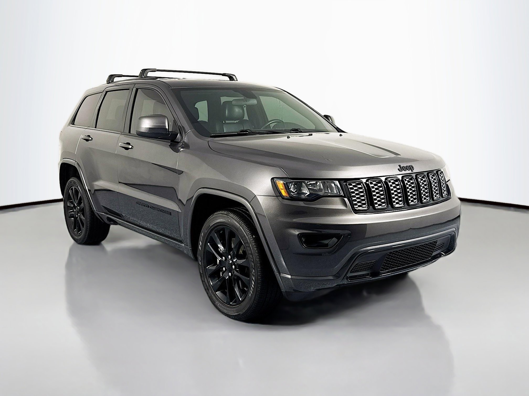 Used 2021 Jeep Grand Cherokee Laredo X image 3