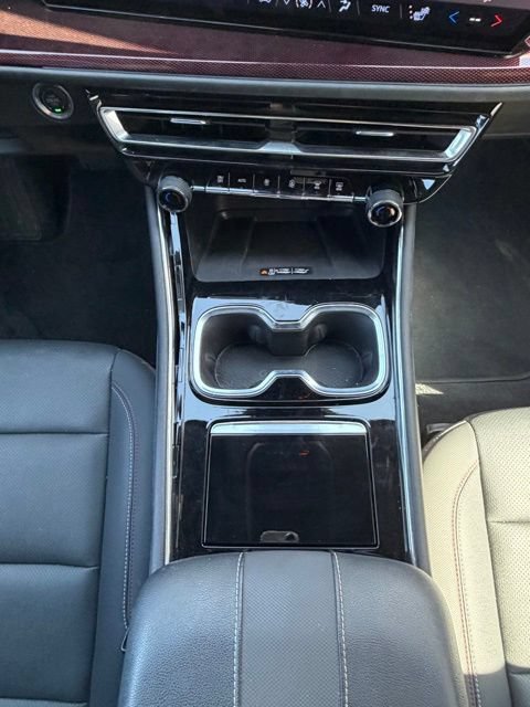 Used 2025 Chevrolet Traverse Z71 AWD/4WD image 30
