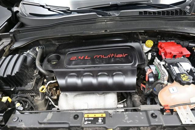 Used 2018 Jeep Renegade Altitude w/ UConnect 8.4 Nav Group AWD/4WD image 30