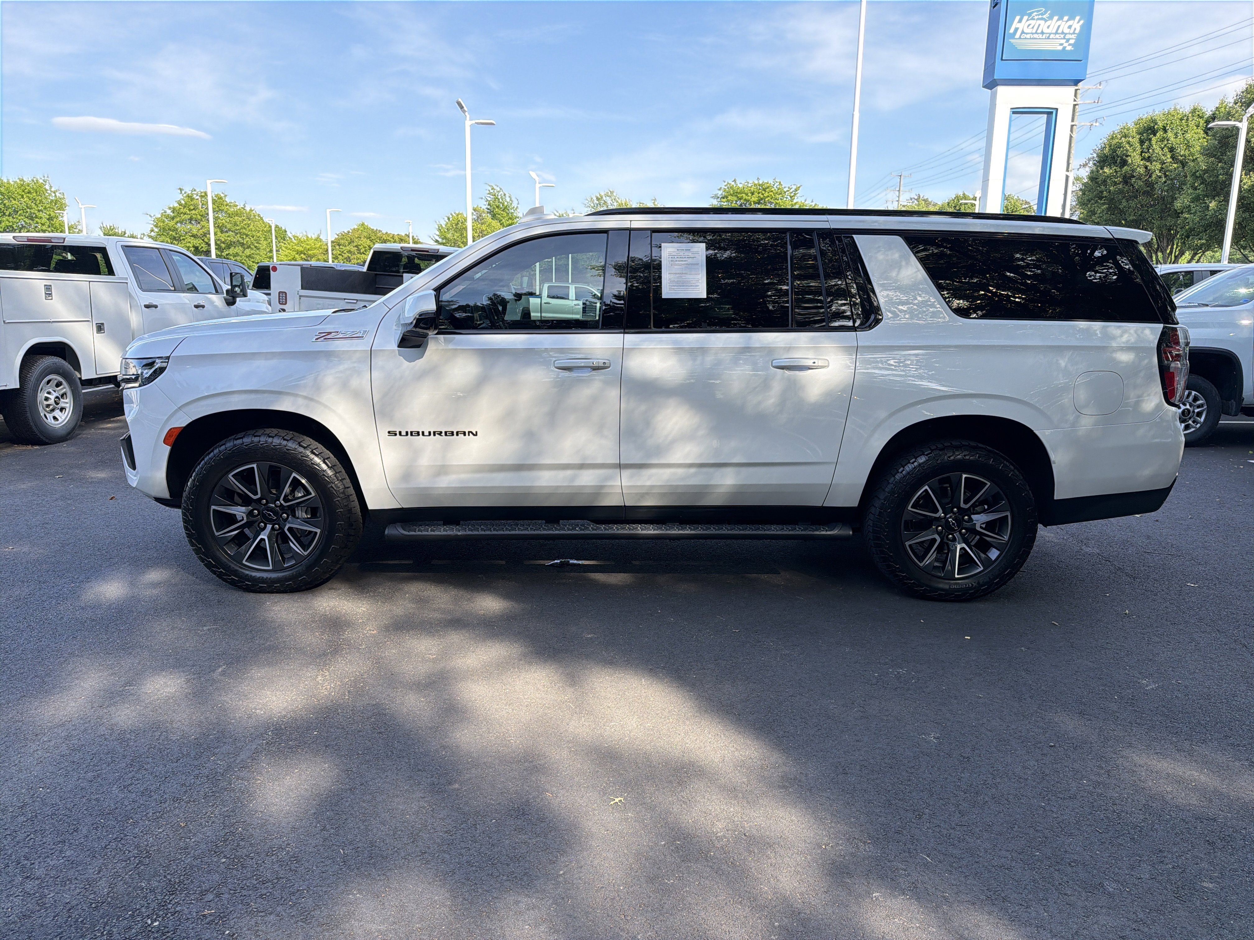 Used 2022 Chevrolet Suburban Z71 w/ Luxury Package AWD/4WD image 7