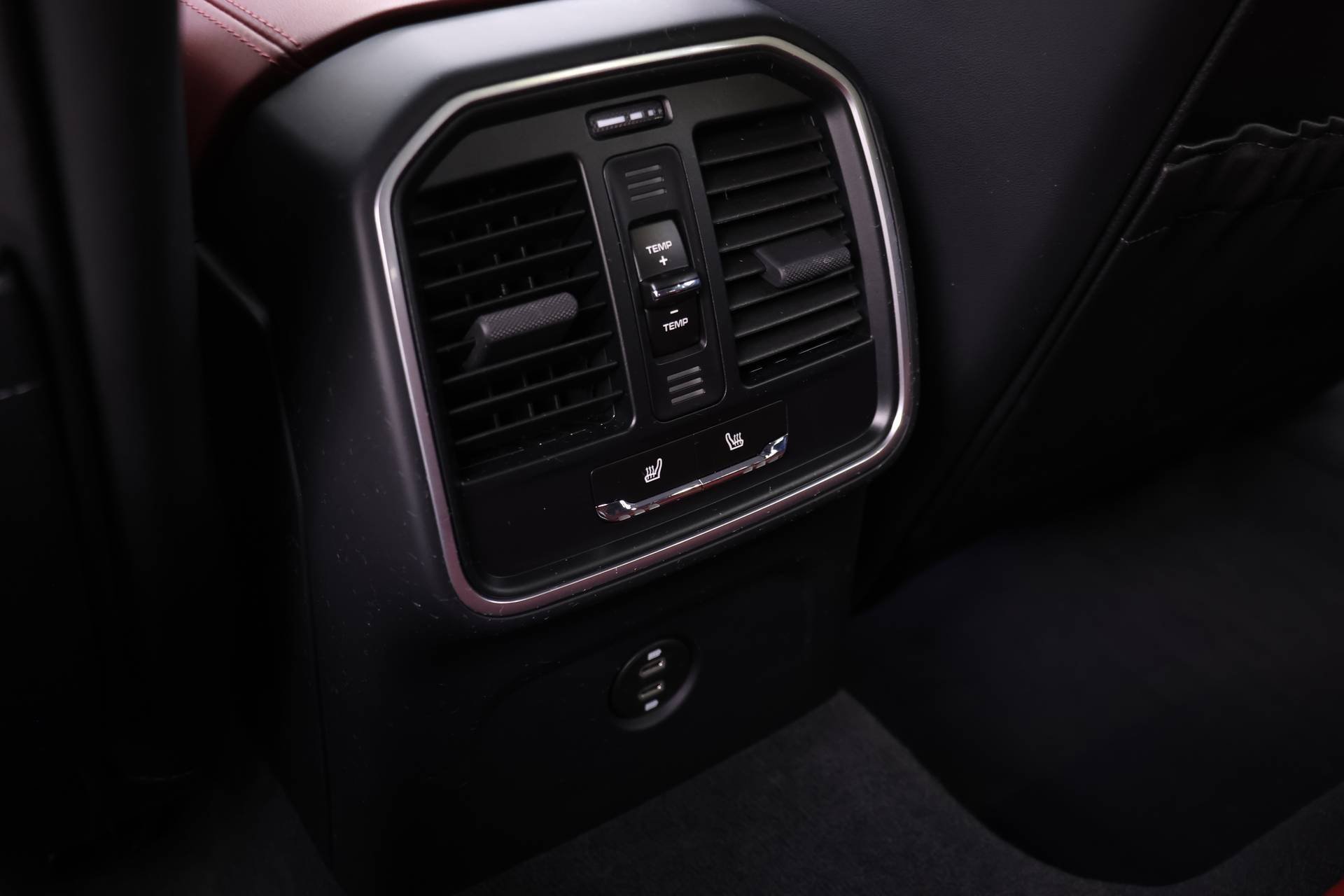 Used 2025 Porsche Macan image 18