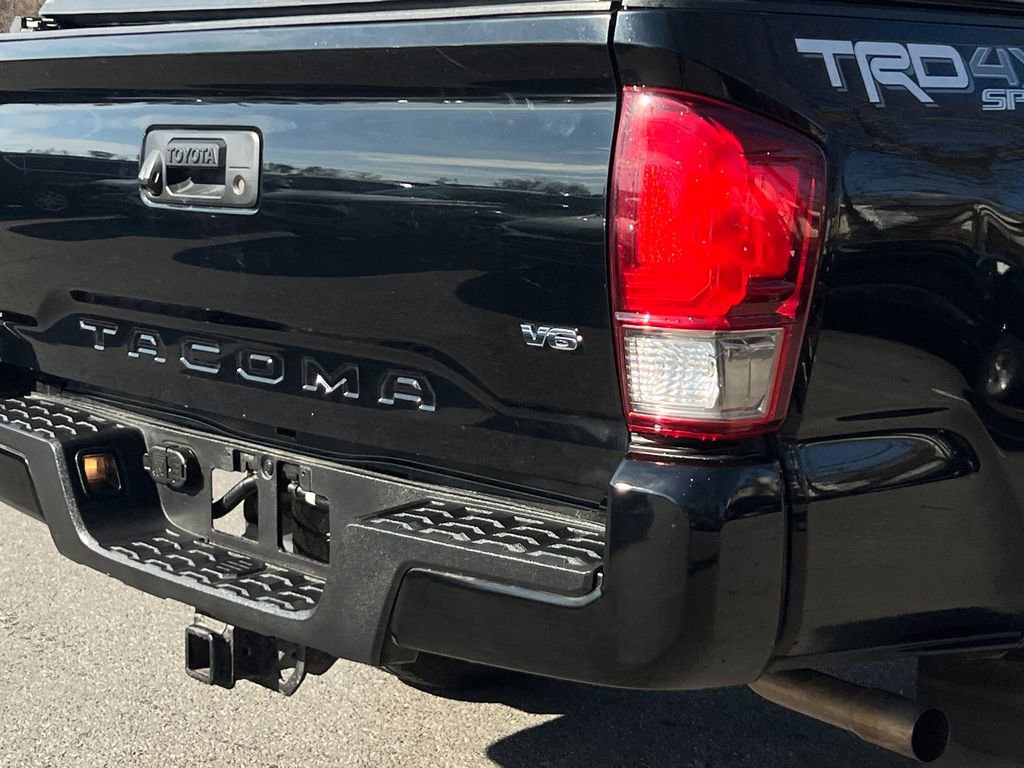 Used 2016 Toyota Tacoma TRD Sport image 6