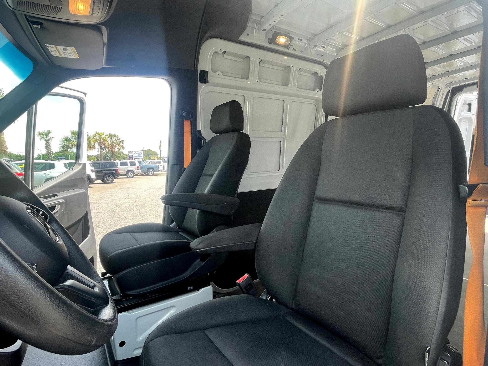 Used 2023 Mercedes-Benz Sprinter 2500 image 15