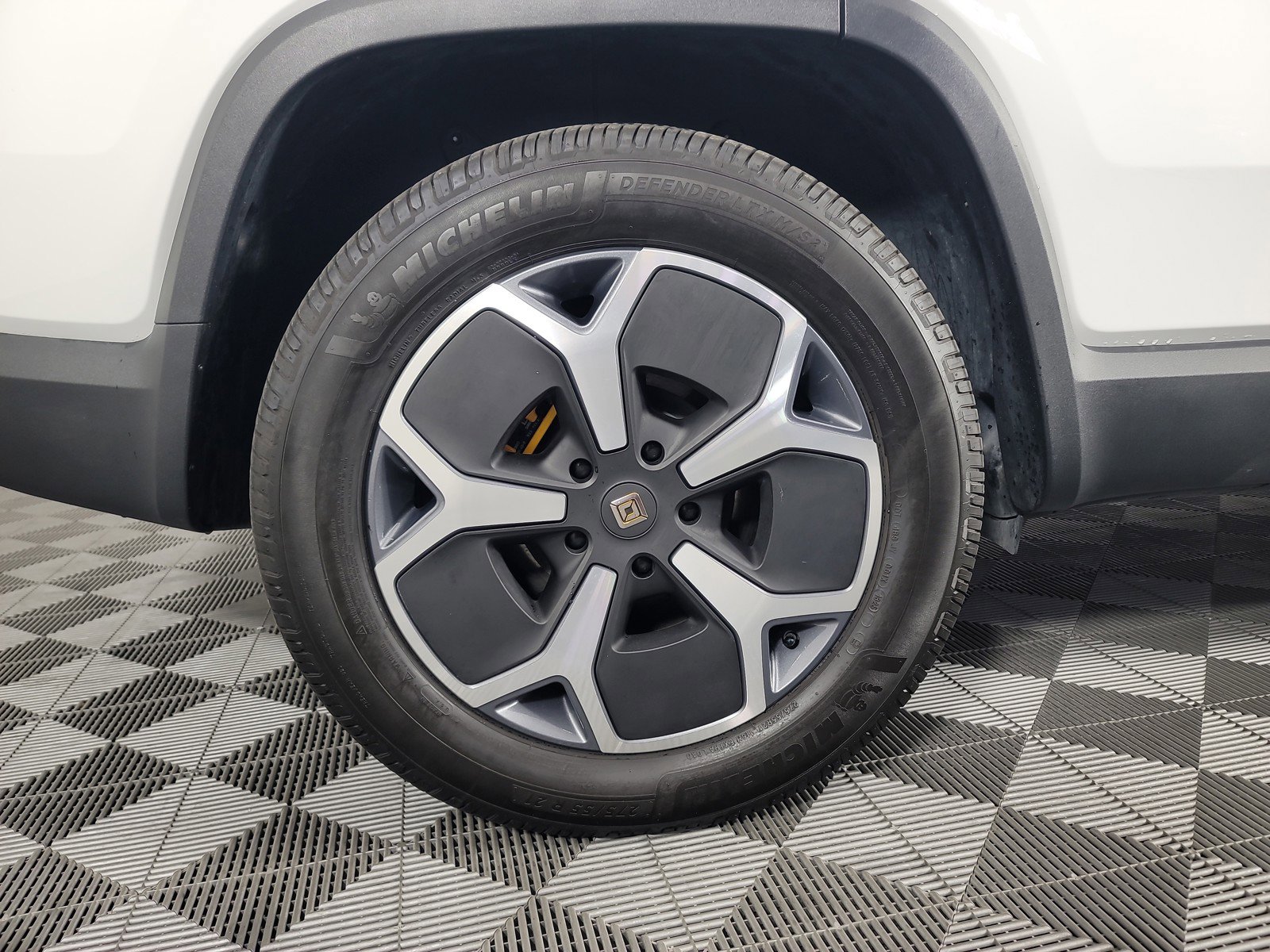 Used 2024 Rivian R1S Adventure image 12