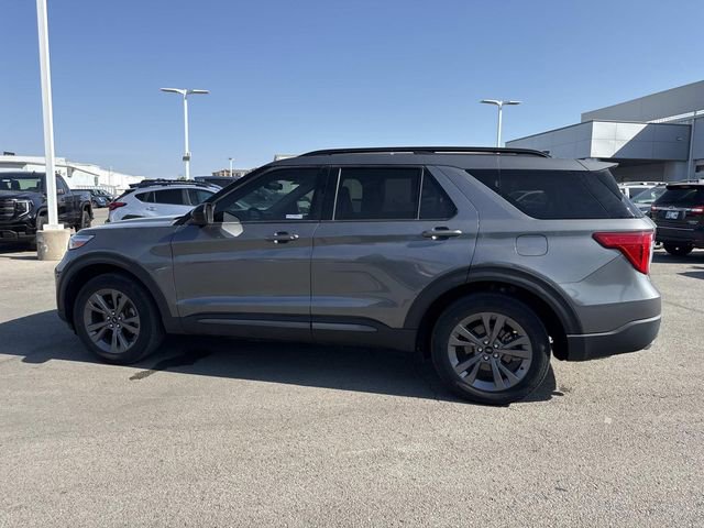 Used 2022 Ford Explorer XLT w/ Equipment Group 202A image 8