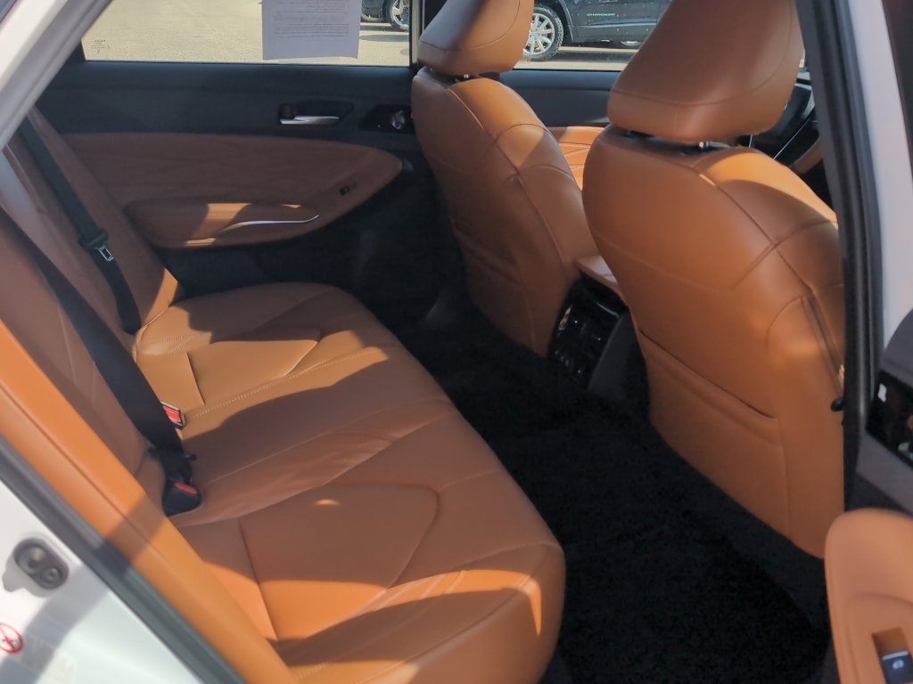 Used 2019 Toyota Avalon Limited w/ All Weather Liner Package FWD image 19