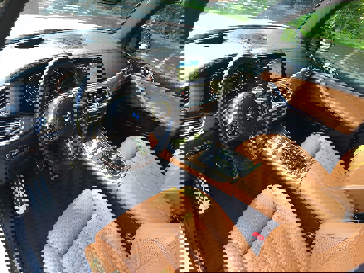 Used 2021 BMW X5 sDrive40i w/ M Sport Package image 2