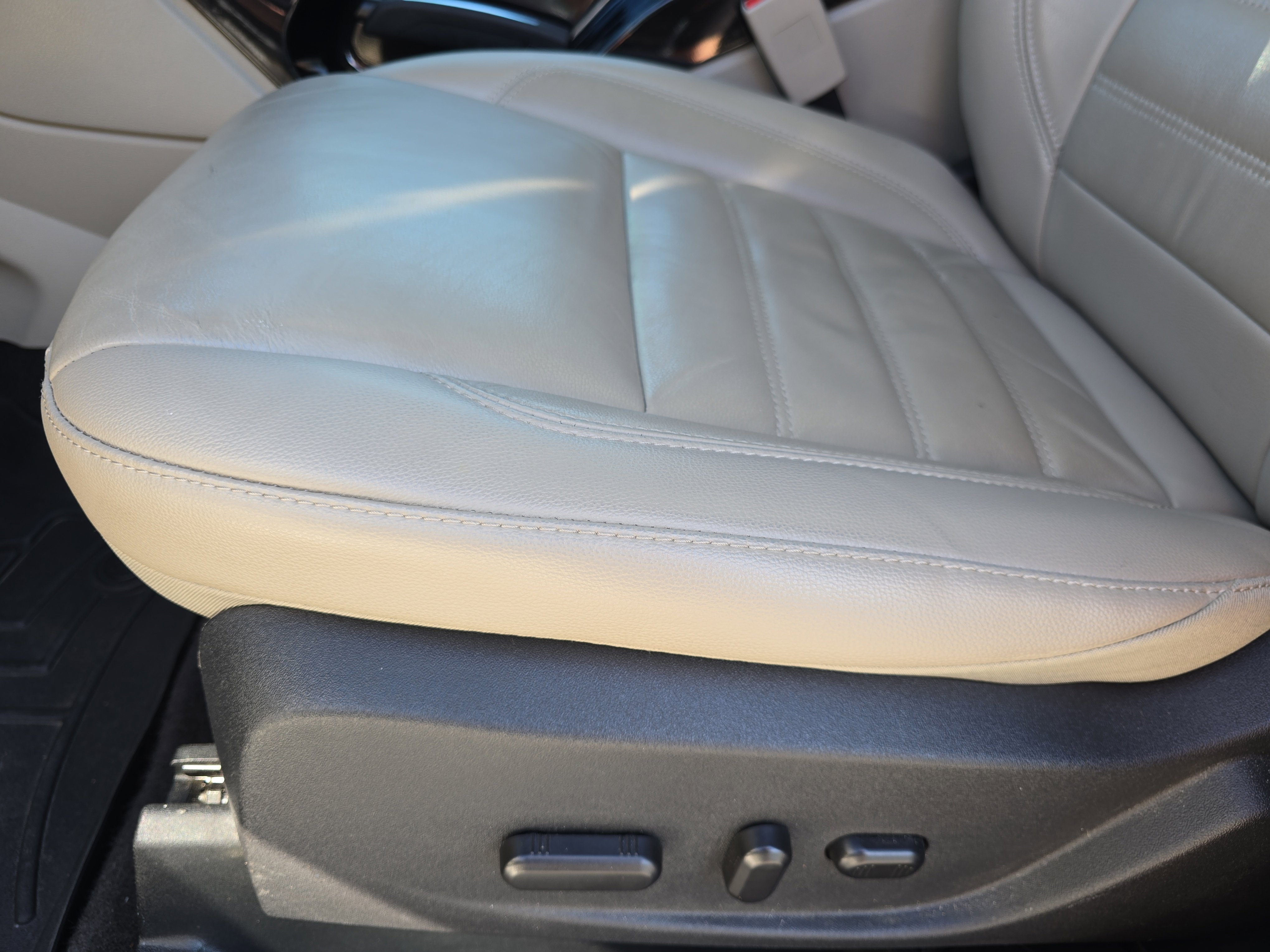 Used 2017 Ford C-MAX Titanium w/ Equipment Group 301A image 29