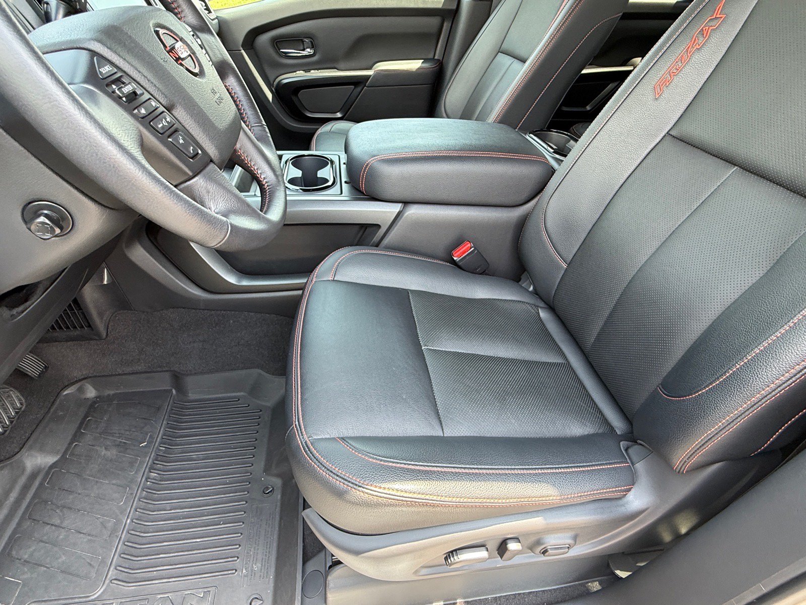 Used 2024 Nissan Titan PRO-4X w/ Pro-4x Convenience Package AWD/4WD image 13