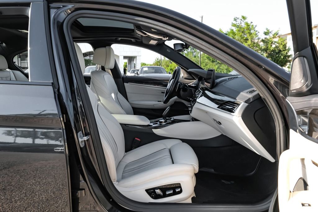 Used 2023 BMW M550i xDrive w/ Dynamic Handling Package AWD/4WD image 34