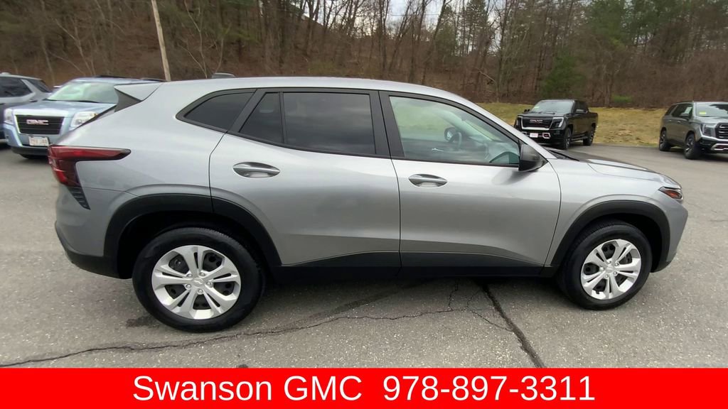 Used 2024 Chevrolet Trax LS w/ Driver Confidence Package image 10