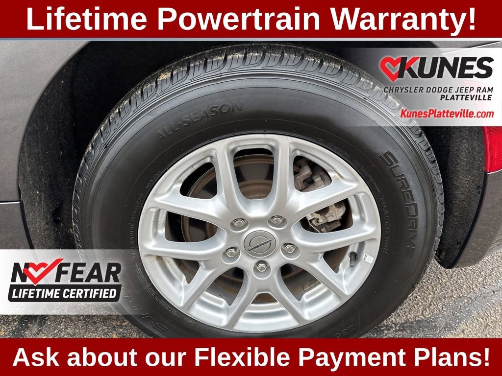 Used 2023 Chrysler Pacifica Touring-L image 13