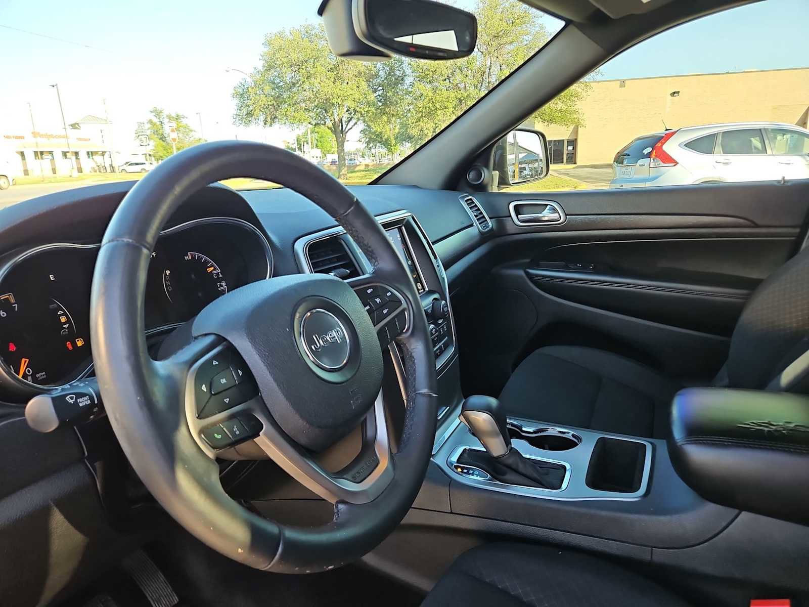 Used 2018 Jeep Grand Cherokee Laredo RWD image 10