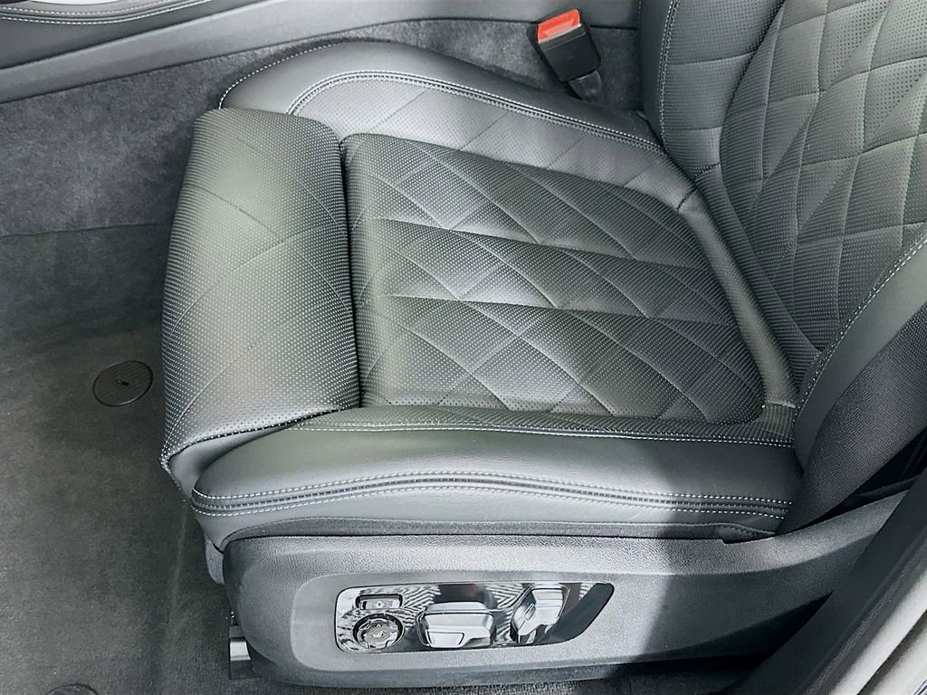 Used 2025 BMW X5 M60i image 25