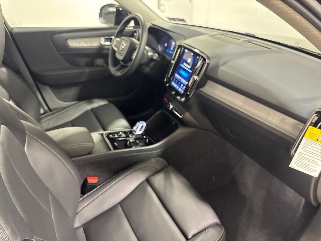 New 2026 Volvo XC40 B5 Plus w/ Protection Package Premier AWD/4WD image 27