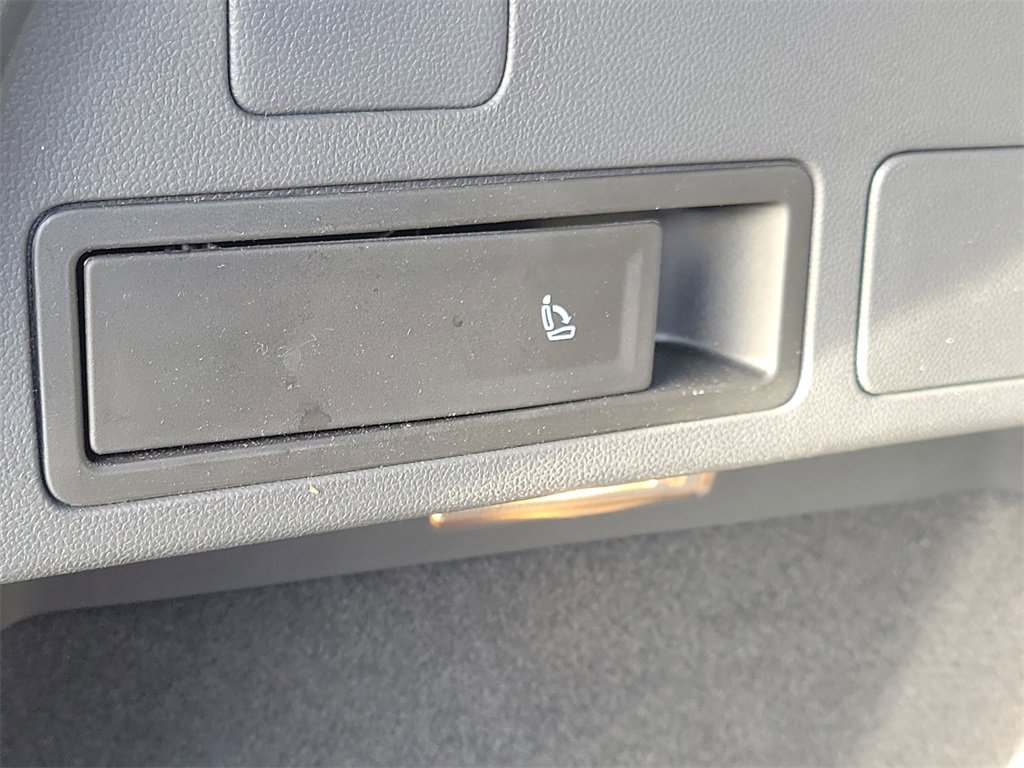 Used 2020 Volkswagen Tiguan SEL Premium R-Line w/ 3rd Row Seat Package image 12