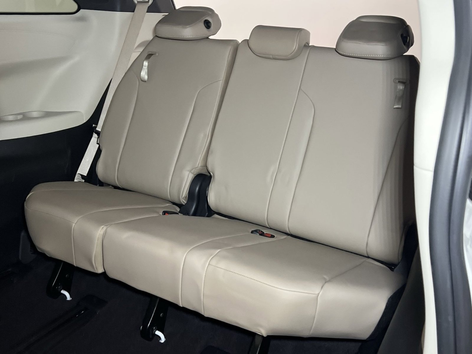 Used 2021 Toyota Sienna XLE w/ XLE Plus Package image 24