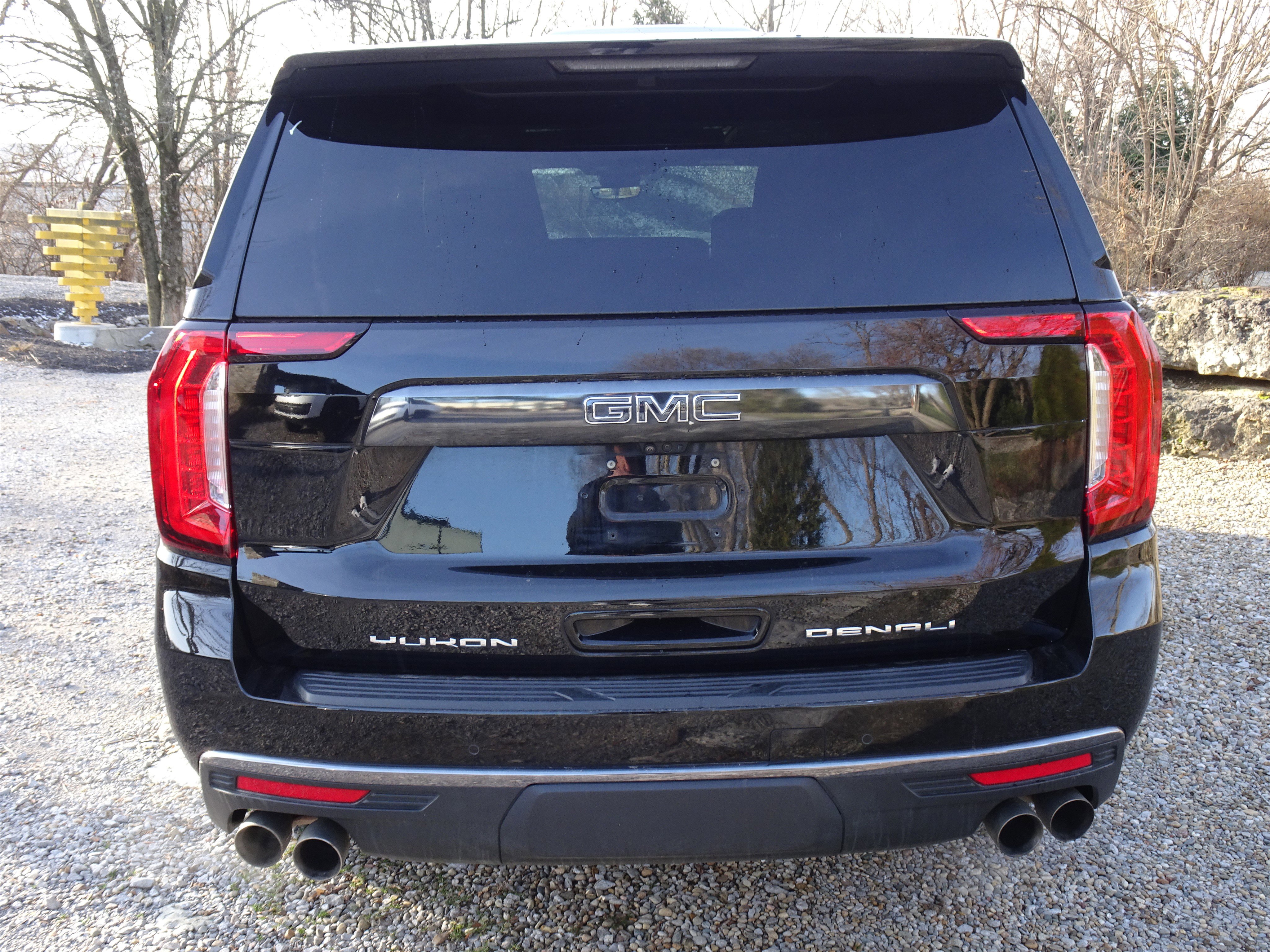 Used 2023 GMC Yukon XL Denali Ultimate image 9