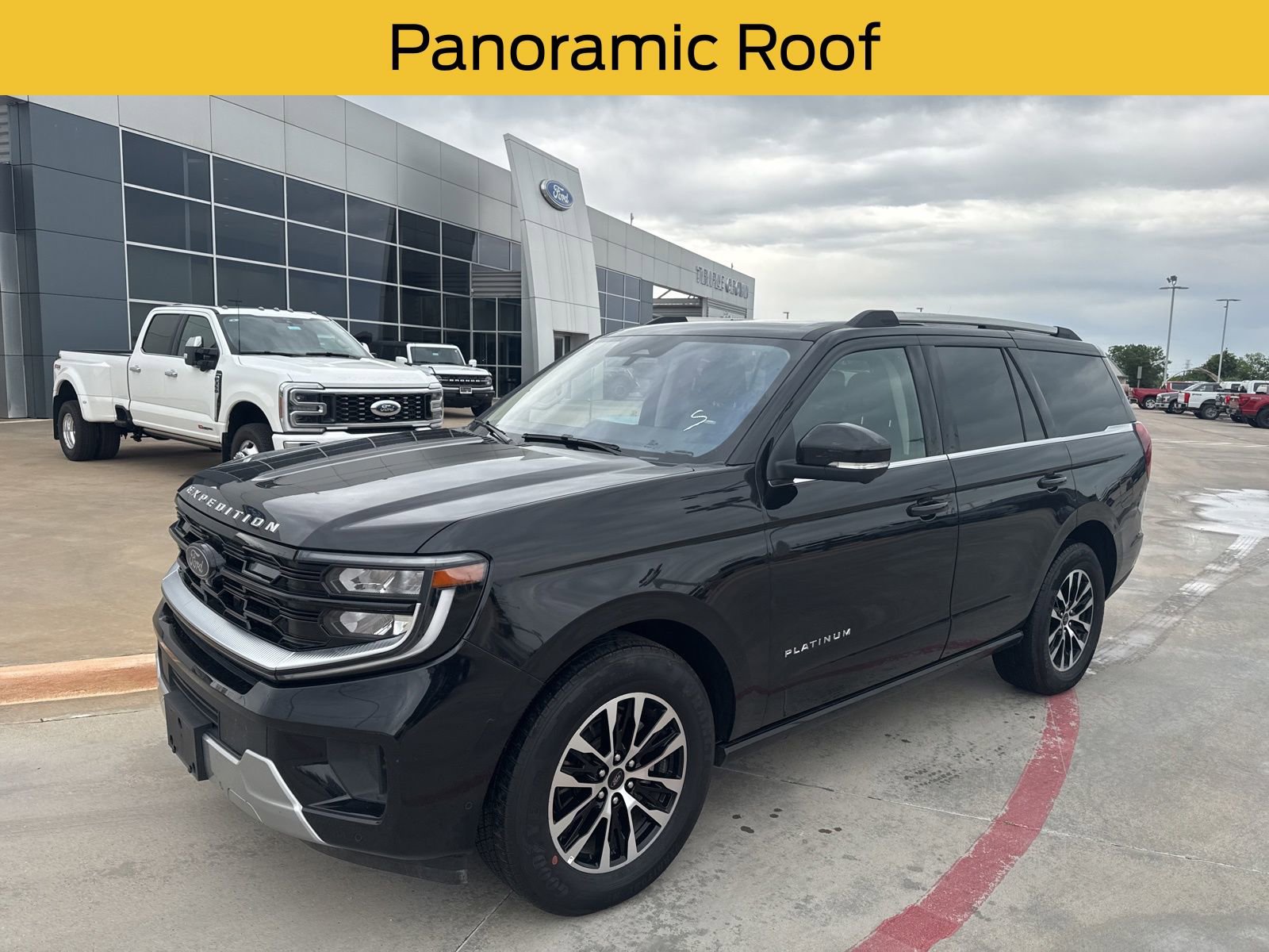 Used 2025 Ford Expedition Platinum image 1