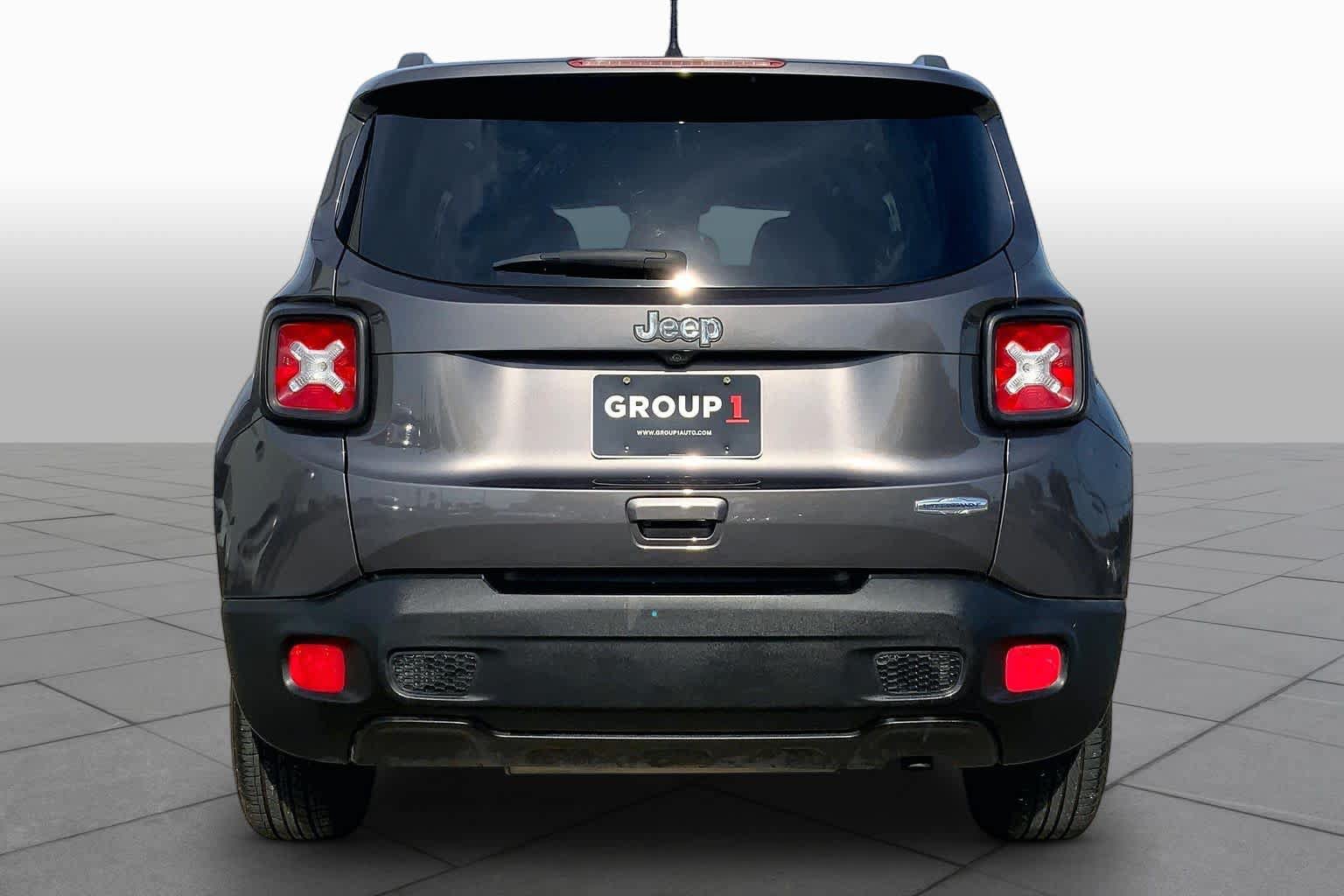 Used 2018 Jeep Renegade Latitude FWD image 5