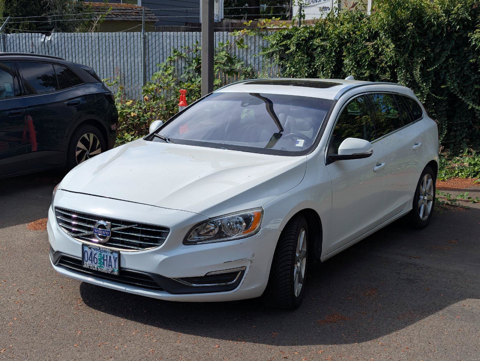 Used 2016 Volvo V60 T5 Premier FWD image 1