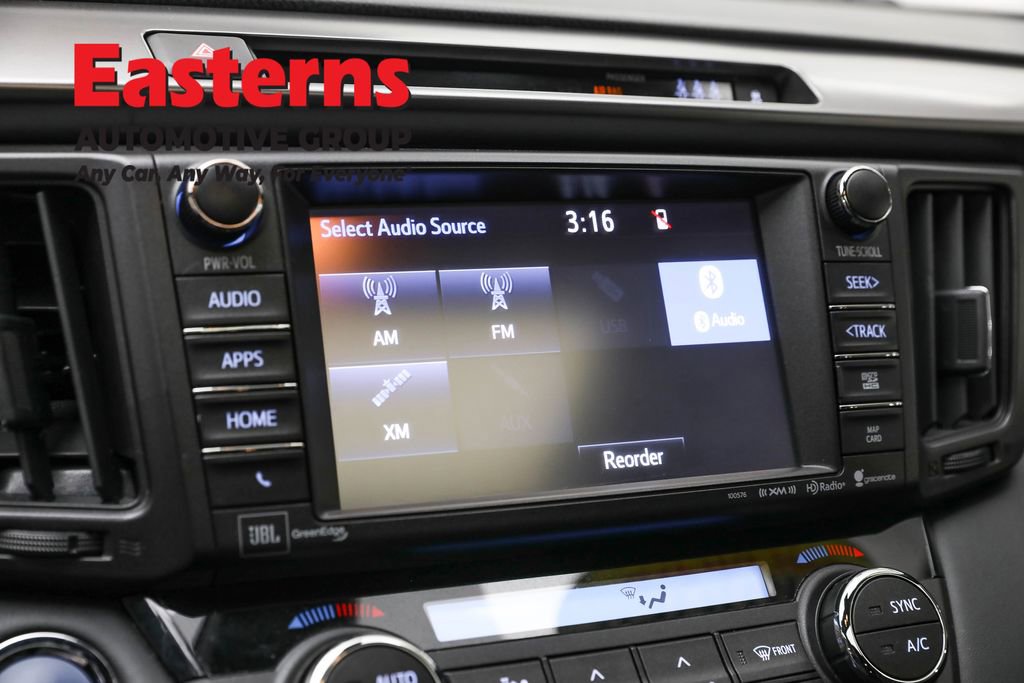 Used 2018 Toyota RAV4 SE image 19