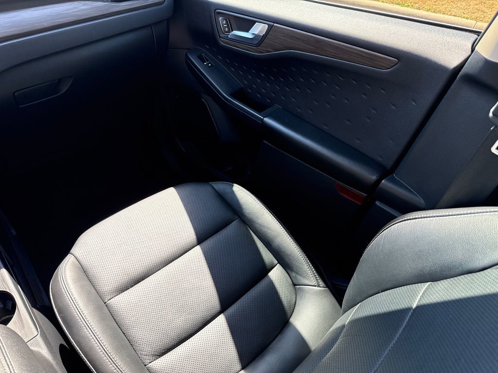 Used 2020 Ford Escape Titanium w/ Titanium Premium Package 2.0 image 16