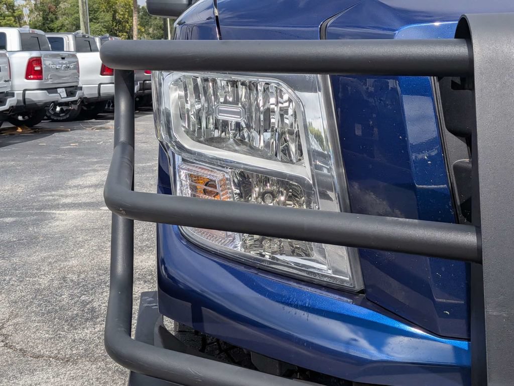 Used 2022 Nissan Titan SV w/ SV Convenience Package AWD/4WD image 9