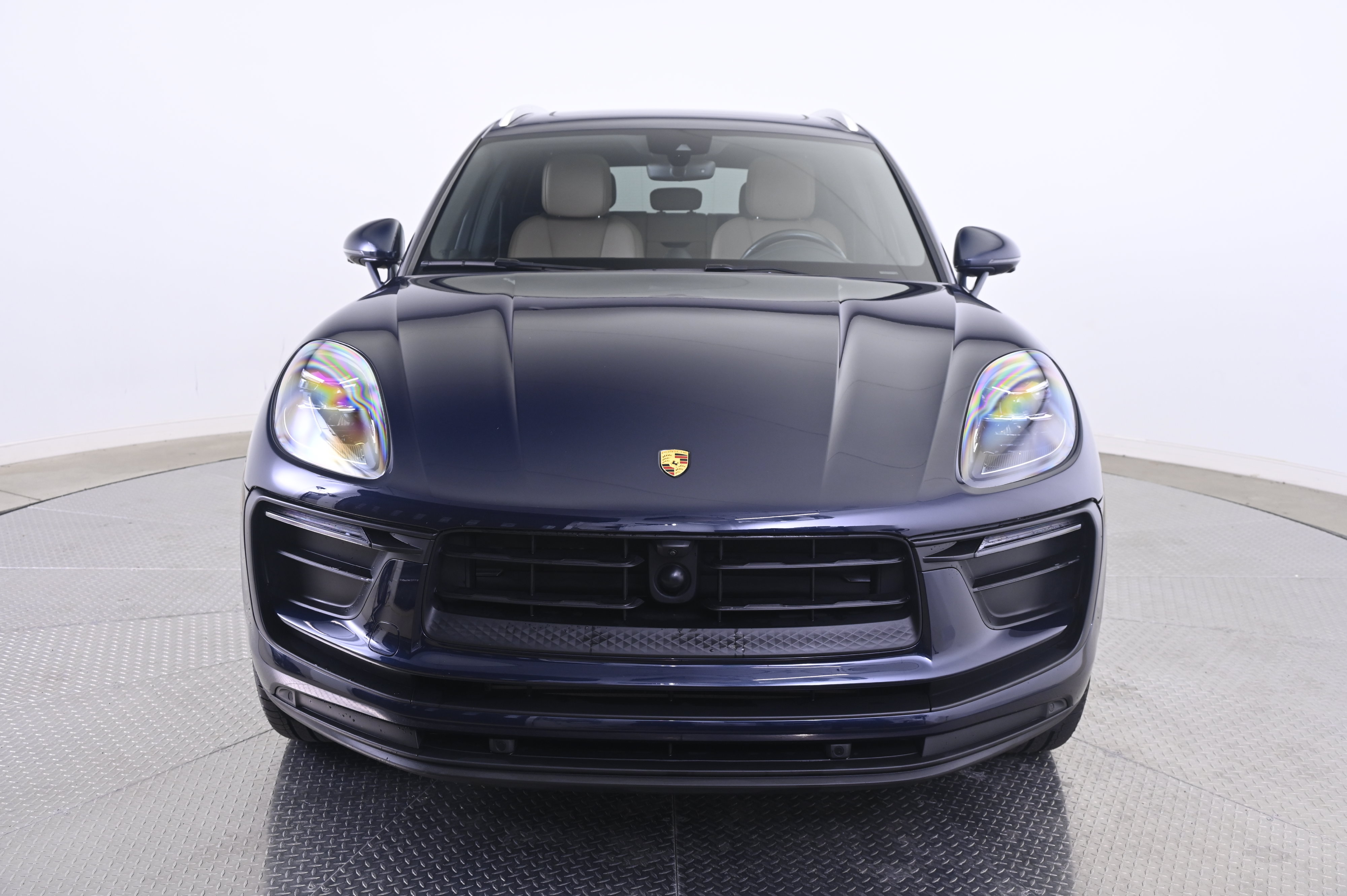 Certified 2023 Porsche Macan AWD/4WD image 10