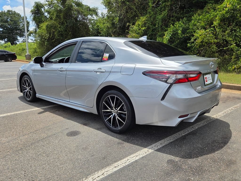 Used 2024 Toyota Camry SE FWD image 9
