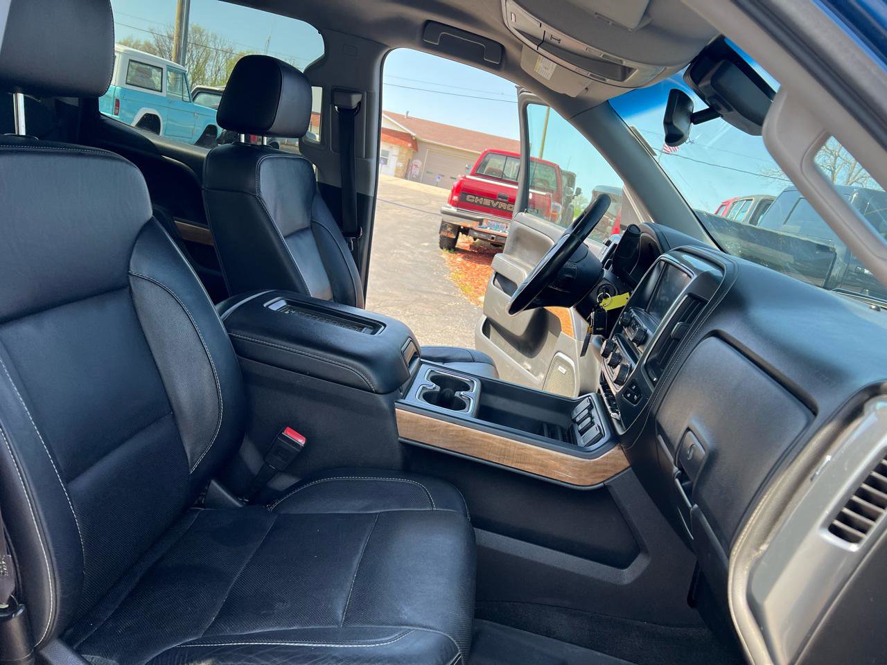 Used 2016 Chevrolet Silverado 1500 LTZ w/ Sport Package AWD/4WD image 16