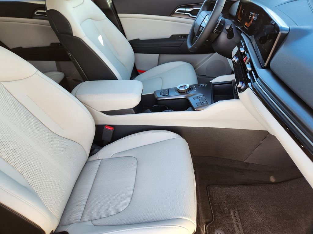 Certified 2026 Kia Sportage EX w/ EX Panoramic Sunroof Package image 13