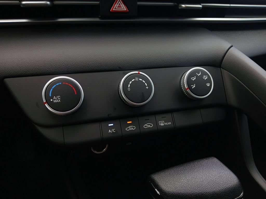New 2026 Hyundai Elantra SE FWD image 22