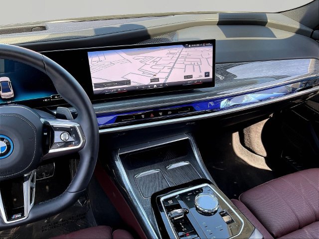 Used 2025 BMW 750e xDrive w/ Premium Package AWD/4WD image 11