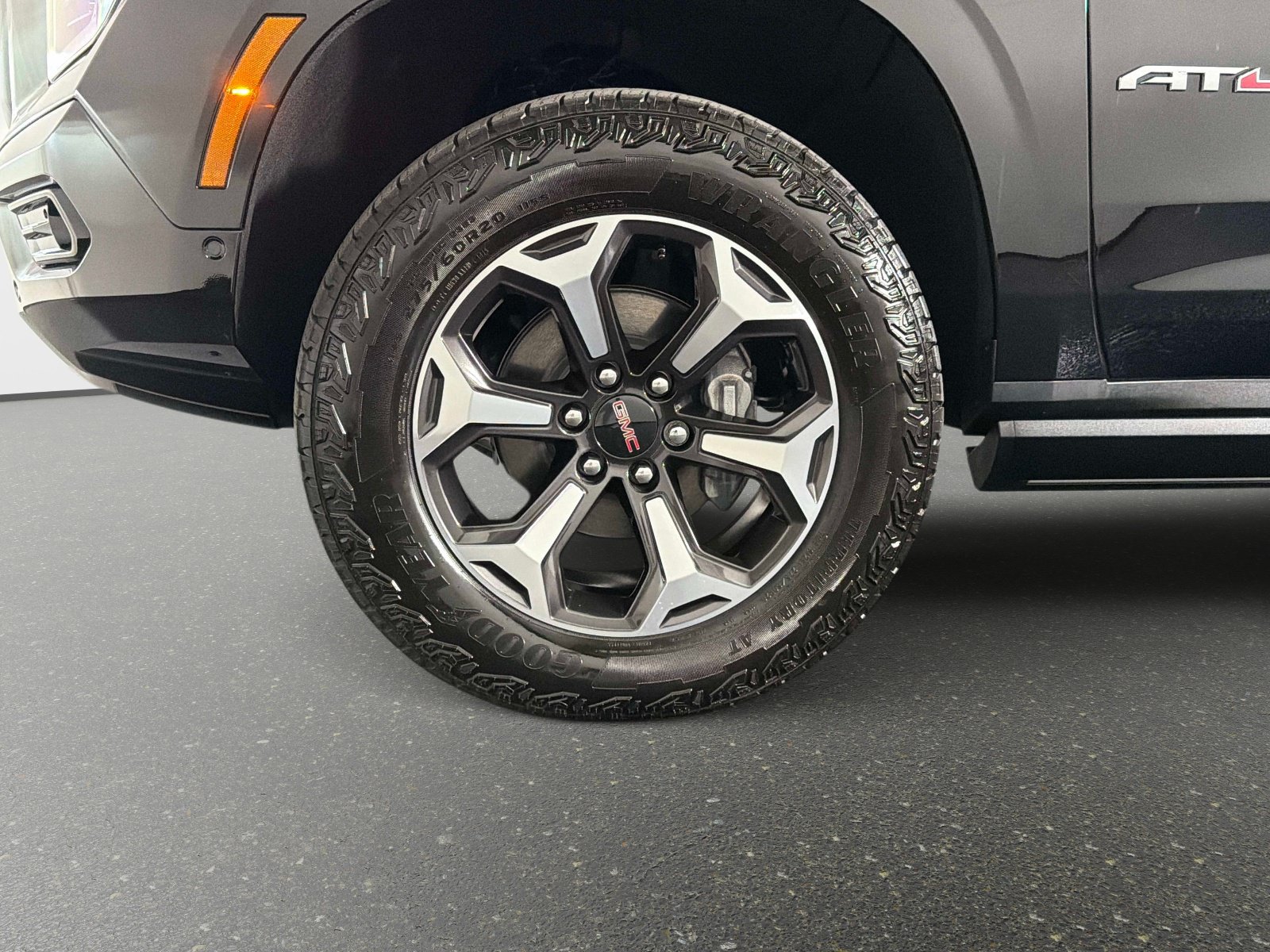 Used 2026 GMC Yukon AT4 Ultimate w/ LPO, Floor Liner Package AWD/4WD image 18