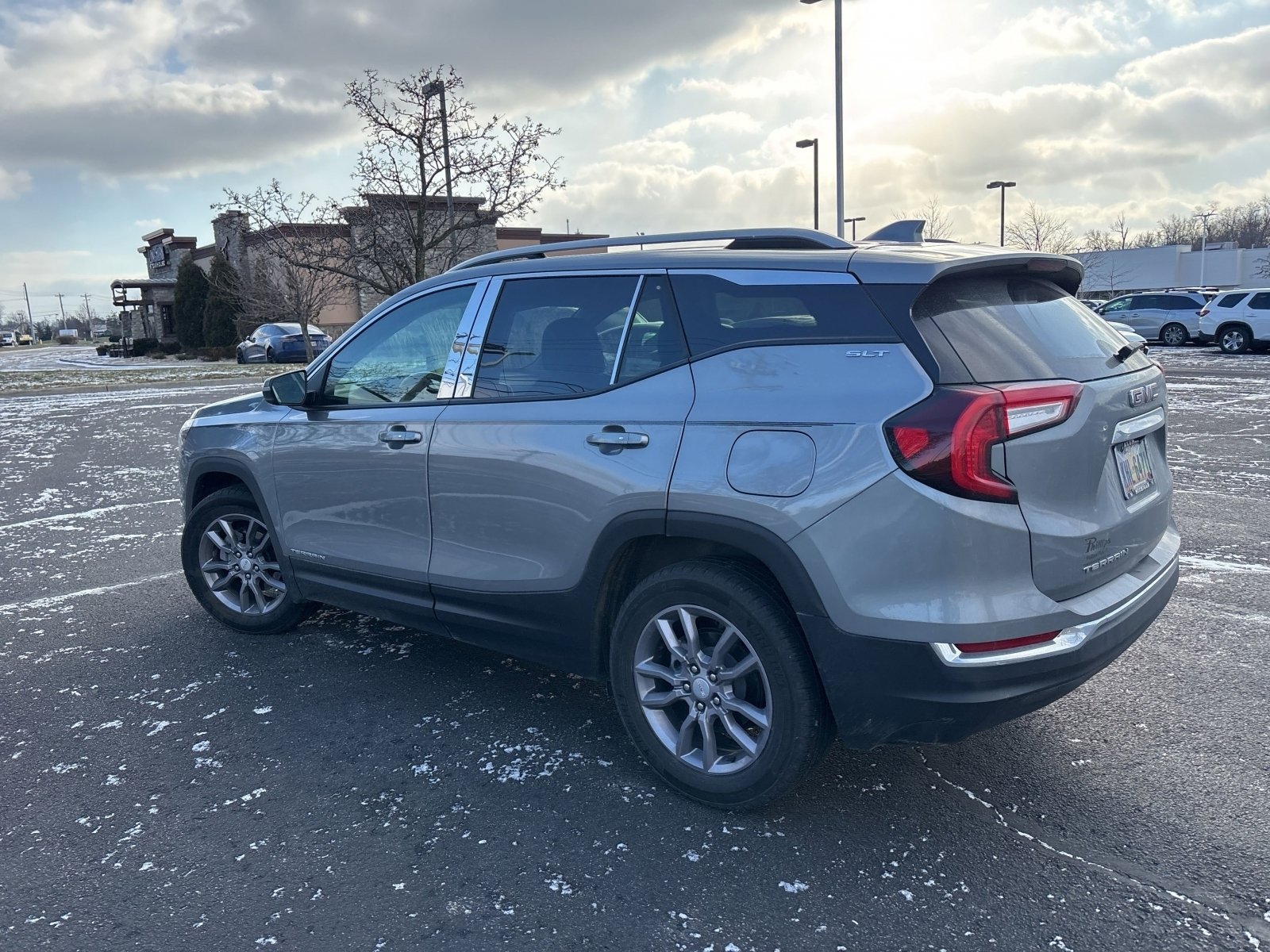 Used 2023 GMC Terrain SLT image 13