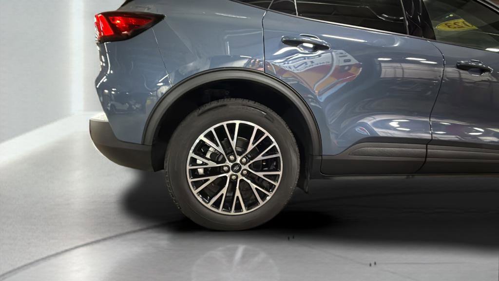 Used 2023 Ford Escape SE image 25