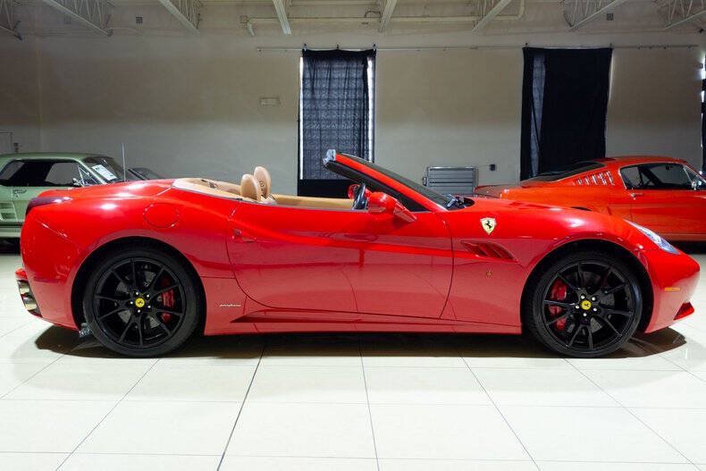 Used 2010 Ferrari California RWD image 32