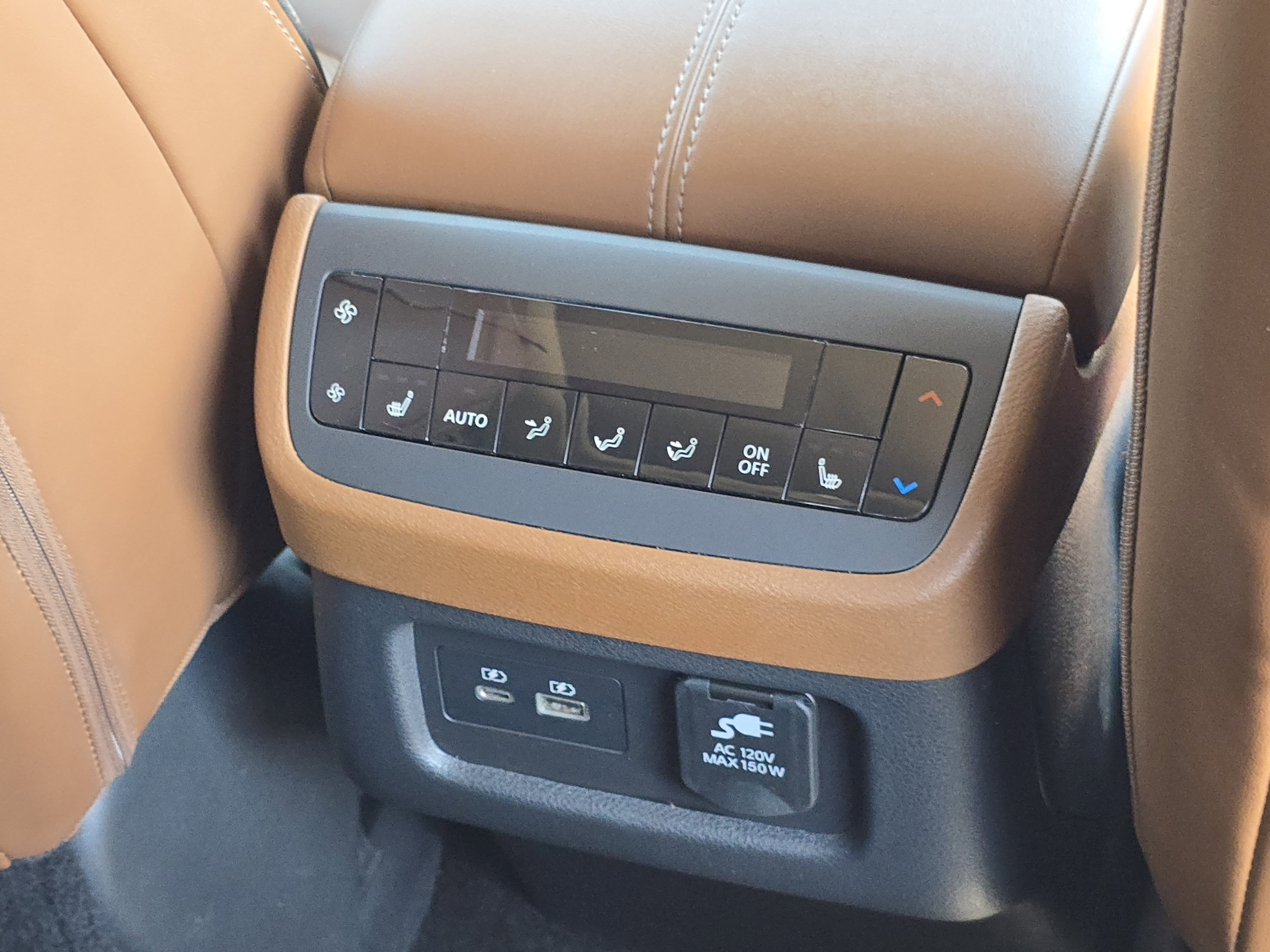 Used 2024 Nissan Pathfinder Platinum image 33
