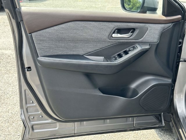 Used 2023 Nissan Rogue SV AWD/4WD image 15